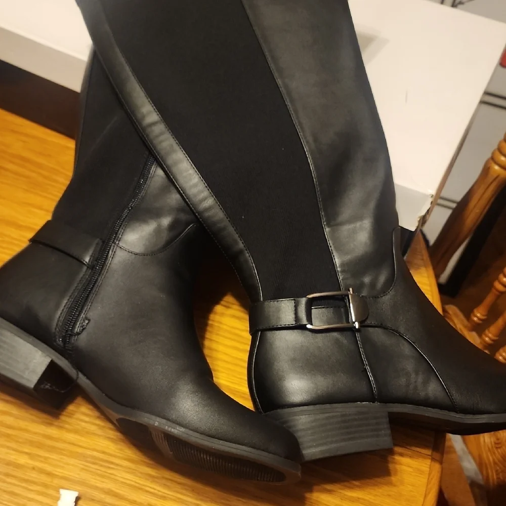 Alfani Elegant Black Ankle Boots - Picture 7 of 9